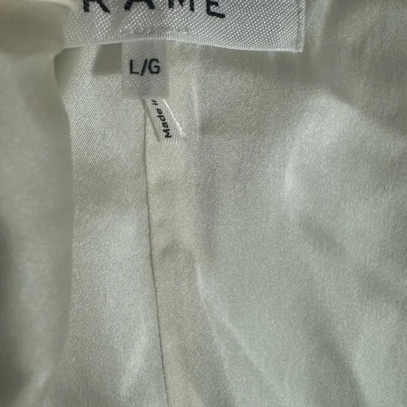 FRAME DENIM
SHIRRED FLOUNCE TOP - OFF WHITE
$369.00 size L - Picture 8 of 9